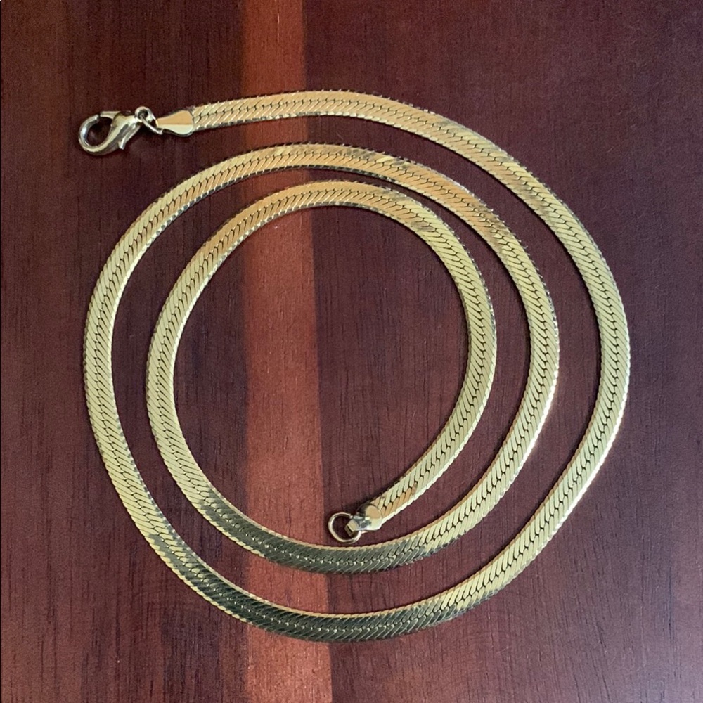 Gold tone herringbone necklace